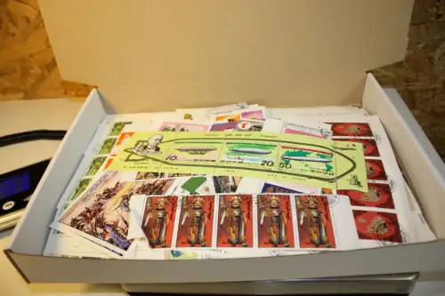 Alle Welt 1 kg lose Marken (33740)