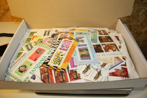 Alle Welt 1 kg lose Marken (33740)