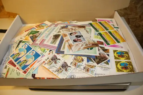 Alle Welt 1 kg lose Marken (33740)