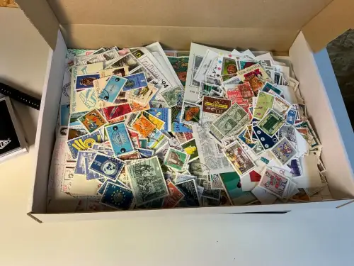 Alle Welt 1 kg lose Marken (33831)