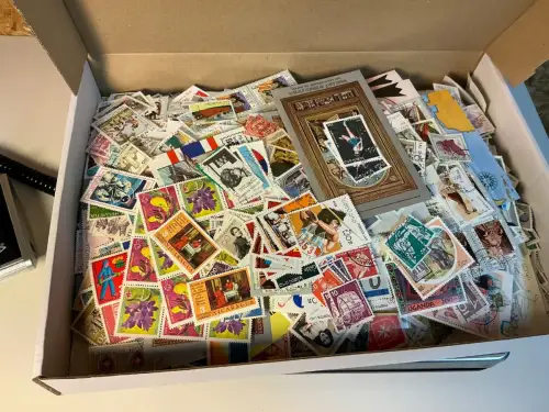 Alle Welt 1 kg lose Marken (33831)