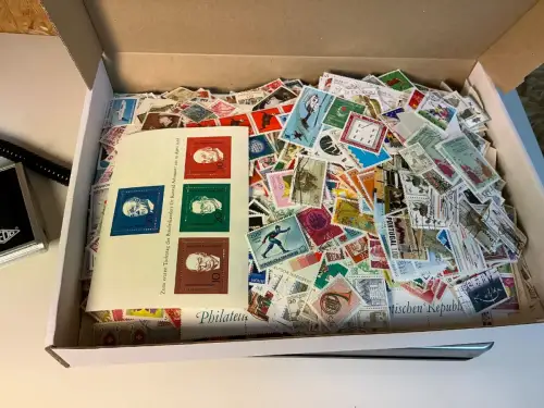 Alle Welt 1 kg lose Marken (33831)