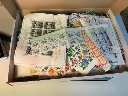 Alle Welt 1 kg lose Marken (33831)