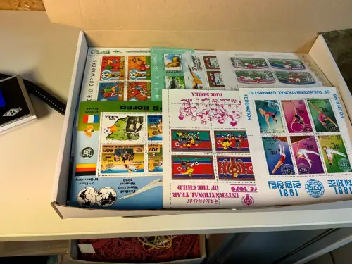 Alle Welt 1 kg lose Marken (33833)