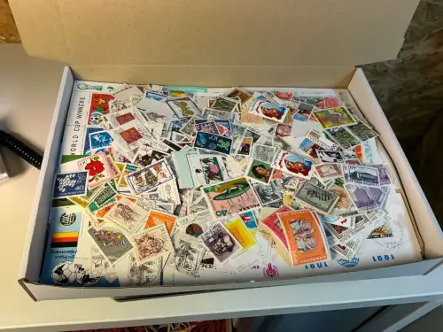 Alle Welt 1 kg lose Marken (33833)