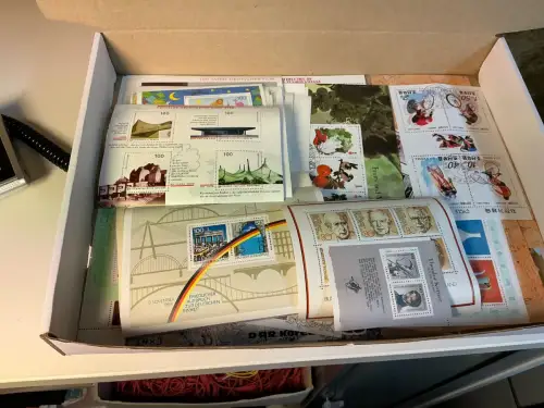 Alle Welt 1 kg lose Marken (33833)