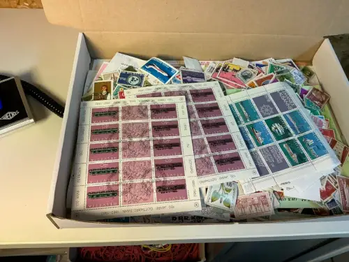 Alle Welt 1 kg lose Marken (33833)