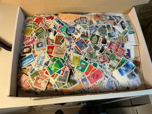 Alle Welt 1 kg lose Marken (33832)