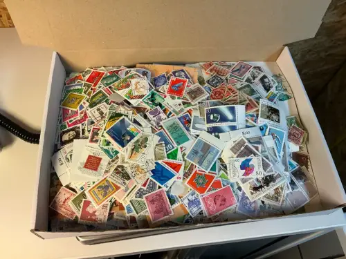 Alle Welt 1 kg lose Marken (33832)