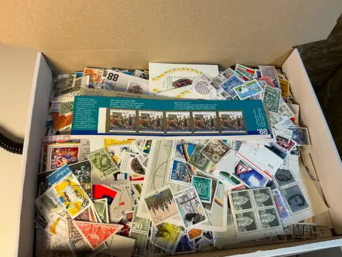 Alle Welt 1 kg lose Marken (33832)