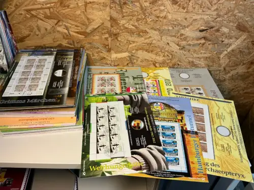 Bund ca. 190 leere Numisblätter mit 10er Bogen (33849)