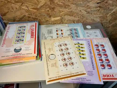 Bund ca. 190 leere Numisblätter mit 10er Bogen (33849)