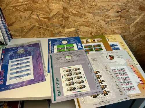 Bund ca. 190 leere Numisblätter mit 10er Bogen (33849)