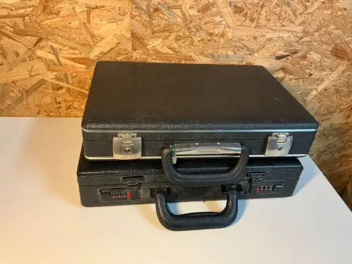 2 Münzkoffer mit Einlageblättern (33973)