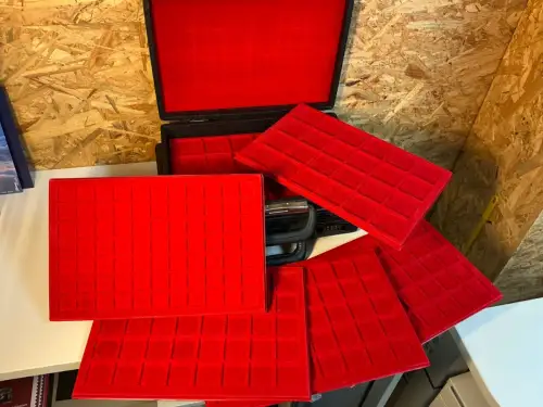 2 Münzkoffer mit Einlageblättern (33973)