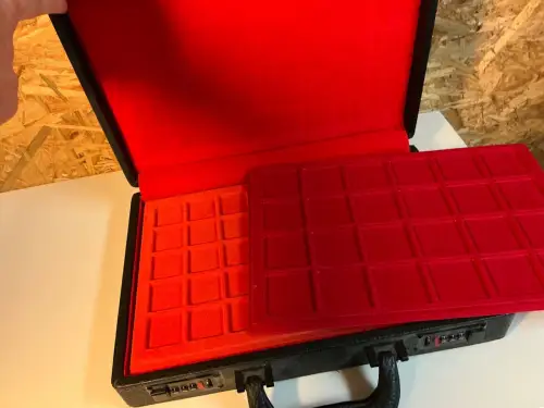 2 Münzkoffer mit Einlageblättern (33973)