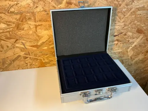 2 Münzkoffer mit Einlageblättern (33972)