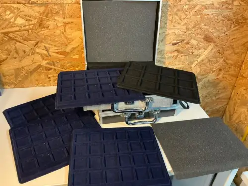 2 Münzkoffer mit Einlageblättern (33972)