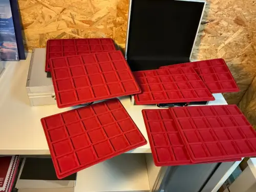 2 Münzkoffer mit Einlageblättern (33972)