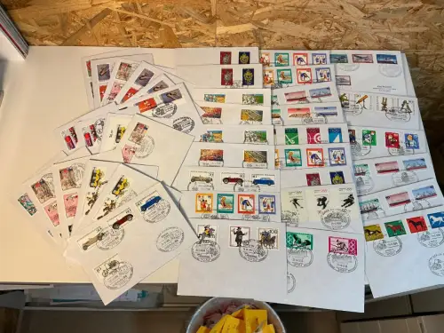 Bund 50 Belege alle mit Zuschlagssätzen + Sonderstempeln (34387)