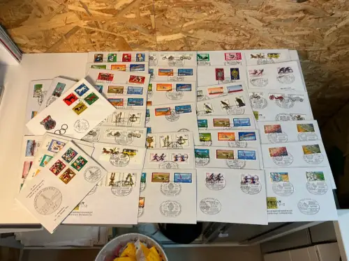 Bund 50 Belege alle mit Zuschlagssätzen + Sonderstempeln (34389)