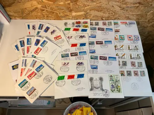 Bund 50 Belege alle mit Zuschlagssätzen + Sonderstempeln (34386)