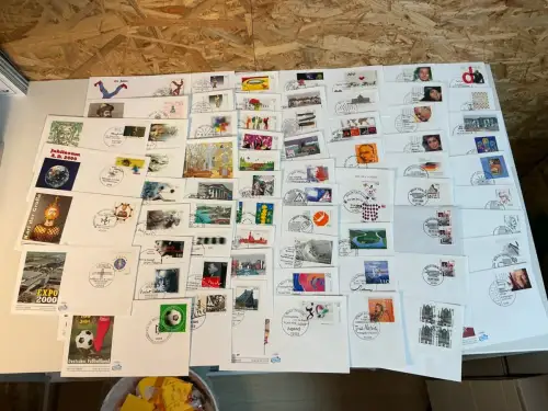 Bund Jahrgang 2000 FDC komplett ohne Selbstklebende (34419)