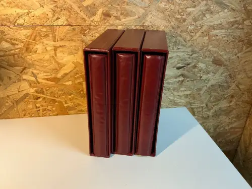 3 Stück Safe ETB Alben Variant inkl. Hüllen + Schuber in rot (34450)