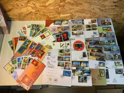 UNO Wien Jahrgang 2000-2004 FDC fast komplett (34512)