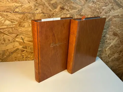 2 Einsteckbücher braun mit 60 schwarzen Seiten (mit Mängeln) (34725)