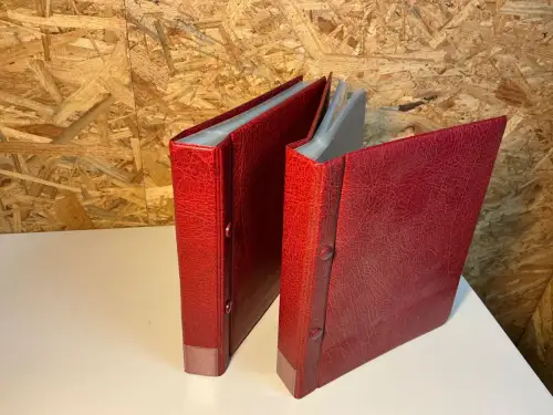 2 Kobra ETB Alben in rot mit Hüllen in weiß (33889)