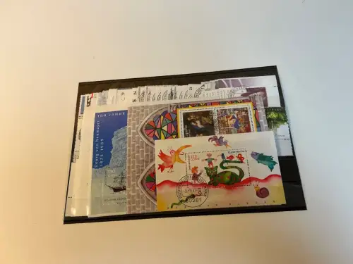 Bund Jahrgang 2001 komplett gestempelt ohne Selbstklebende (34854)