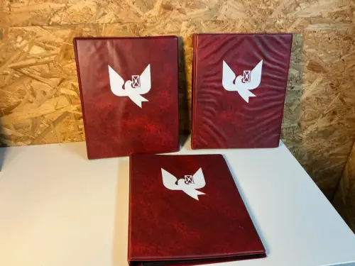 3 Philswiss Alben rot mit 45 Hüllen verschiedene Streifen (34956)