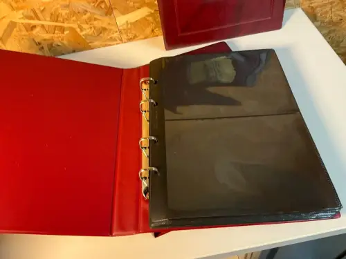 3 Philswiss Alben rot mit 60 Hüllen mit 2 Streifen (34957)