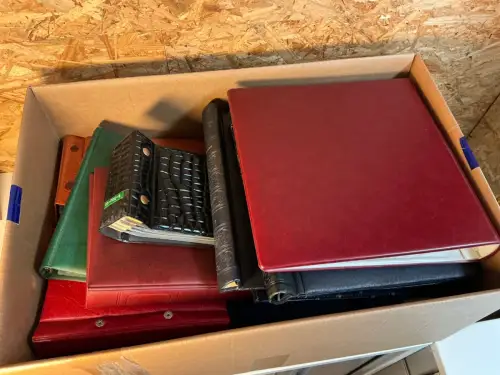 Karton mit Zubehör, verschiedene Binder / Alben / Sonstiges (34970)