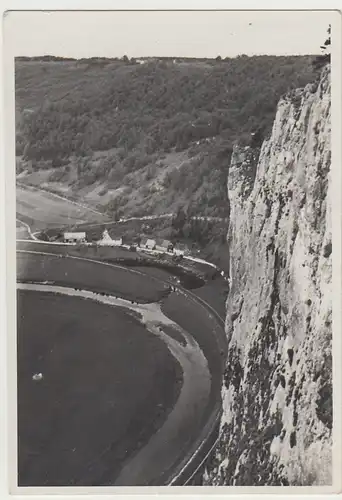 (F31119) Orig. Foto Fluss, Steilfelsen, Aufschrift >Braunbei??< 1930er