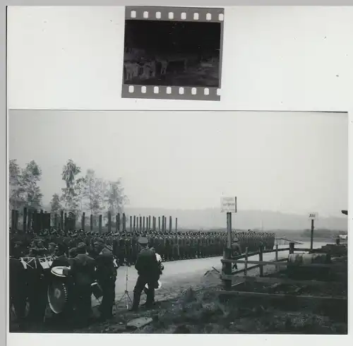 (F31035) Orig. Negativ Flugplatz Altenburg, Soldaten am Güterbahnhof 2.WK