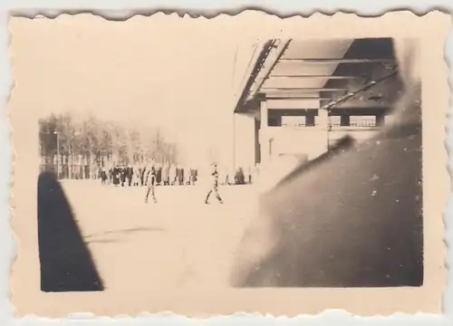 (F31012) Orig. Mini-Foto Flugplatz Altenburg, Beerdigung Zeremonie 1930er