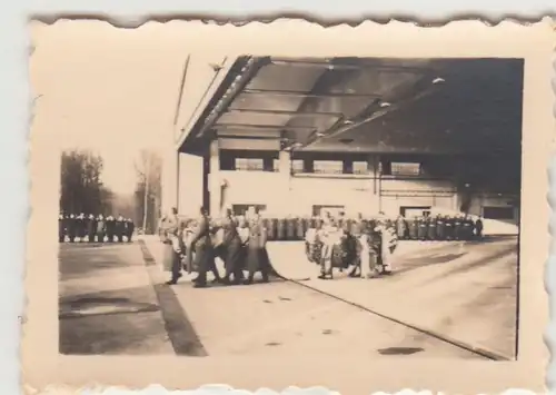 (F31010) Orig. Mini-Foto Flugplatz Altenburg, Beerdigung Zeremonie 1930er