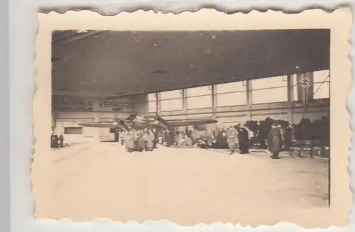 (F31006) Orig. Mini-Foto Flugplatz Altenburg, Beerdigung Halle III Do-17 1930er