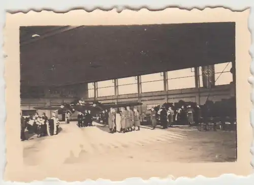 (F31005) Orig. Mini-Foto Flugplatz Altenburg, Beerdigung Halle III Do-17 1930er