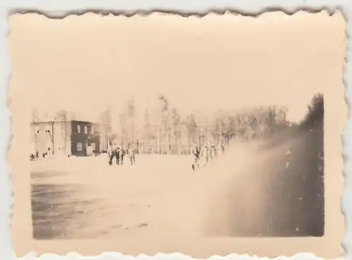 (F30996) Orig. Mini-Foto Flugplatz Altenburg, vor Halle III, Feuerwehr 1930er