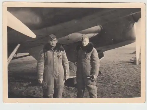 (F30973) Orig. Foto deutsche Piloten an der Junkers Ju 86