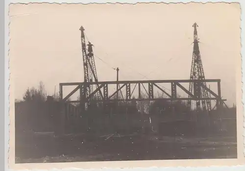 (F30920) O.Foto Flugplatz Altenburg Nobitz, Bau Halle IV, Derrick-Kräne 1930er
