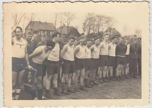 (F2425) Orig. Foto Wehrmachts-Soldaten i. Sportkleidung, 1940er