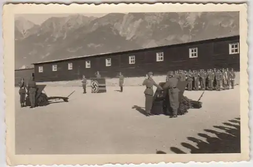 (F2134) Orig. Foto 2.WK Vereidigung m. Geschützen i.d. Bergen, 1940er