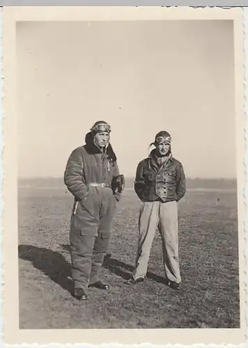 (N167) Orig. Foto 2.WK, Luftwaffe-Flugzeugbesatzung in voller Montur, 1940er