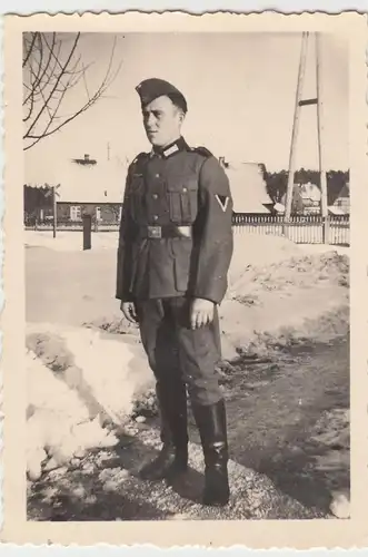 (F9991) Orig. Foto deutscher Soldat im Freien, Winter 1930/40er