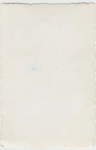 (F9951) Orig. Foto Mann in Unterhose an einer Mauer, aufgestellte Wand, vor 1945