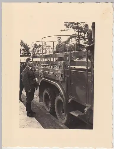 (F9946) Orig. Foto deutsche Soldaten mit Lkw, 1930/40er